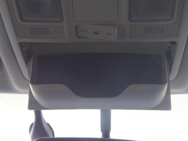 車両入庫チェックではエンジン・機関系をはじめ、電装装備、内装など１００項目以上のチェックをしています。試乗も行なっていますのでご安心下さい。