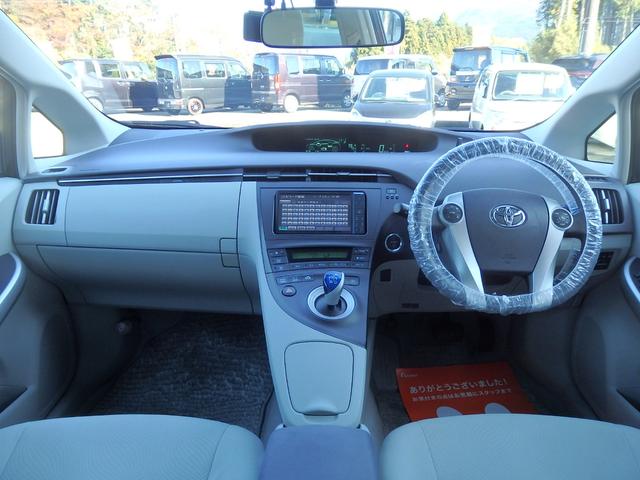 プリウス Ｓツーリングセレクション　１年保証付　車検令和９年８月迄　純正ナビ　フルセグＴＶ　前後ドライブレコーダー　バックカメラ　Ｂｌｕｅｔｏｏｔｈ　ＥＴＣ　ＣＤ・ＤＶＤ再生　ステアリングスイッチ　ＬＥＤヘッドライト　プッシュスタート（12枚目）