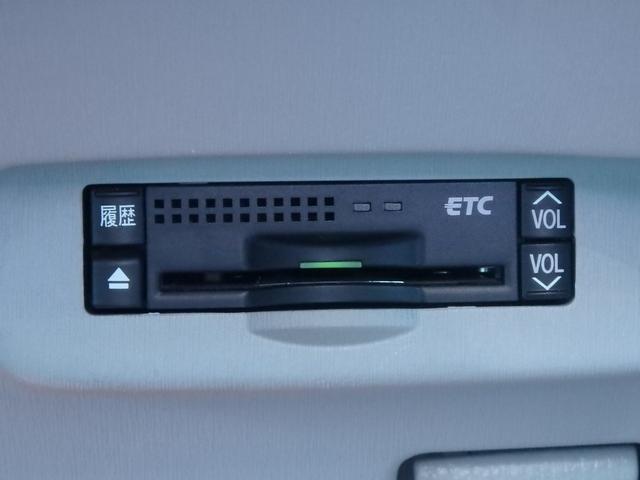 プリウス Ｓツーリングセレクション　１年保証付　車検令和９年８月迄　純正ナビ　フルセグＴＶ　前後ドライブレコーダー　バックカメラ　Ｂｌｕｅｔｏｏｔｈ　ＥＴＣ　ＣＤ・ＤＶＤ再生　ステアリングスイッチ　ＬＥＤヘッドライト　プッシュスタート（15枚目）