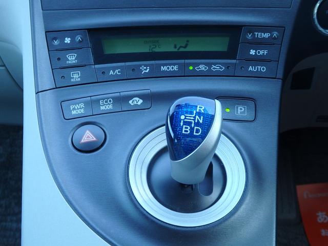 プリウス Ｓツーリングセレクション　１年保証付　車検令和９年８月迄　純正ナビ　フルセグＴＶ　前後ドライブレコーダー　バックカメラ　Ｂｌｕｅｔｏｏｔｈ　ＥＴＣ　ＣＤ・ＤＶＤ再生　ステアリングスイッチ　ＬＥＤヘッドライト　プッシュスタート（16枚目）