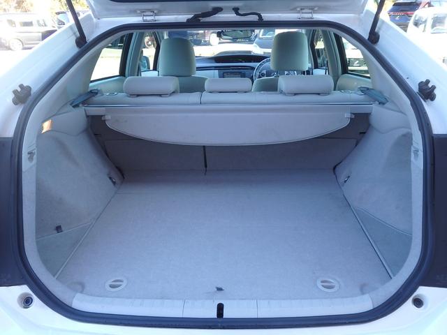 プリウス Ｓツーリングセレクション　１年保証付　車検令和９年８月迄　純正ナビ　フルセグＴＶ　前後ドライブレコーダー　バックカメラ　Ｂｌｕｅｔｏｏｔｈ　ＥＴＣ　ＣＤ・ＤＶＤ再生　ステアリングスイッチ　ＬＥＤヘッドライト　プッシュスタート（27枚目）