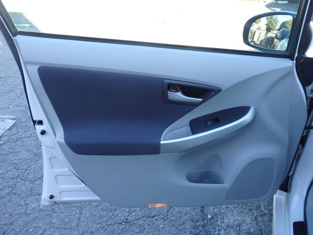 プリウス Ｓツーリングセレクション　１年保証付　車検令和９年８月迄　純正ナビ　フルセグＴＶ　前後ドライブレコーダー　バックカメラ　Ｂｌｕｅｔｏｏｔｈ　ＥＴＣ　ＣＤ・ＤＶＤ再生　ステアリングスイッチ　ＬＥＤヘッドライト　プッシュスタート（51枚目）