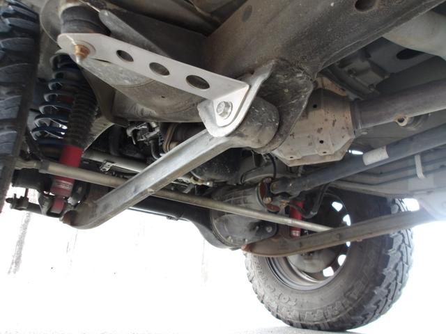 ジムニー ランドベンチャー モンスタースポーツコンプリト 1オーナー ハイトアップサスペション足回カスタム ルーフキャリアー ブースト計 社外マフラ-&グリル&前後バンパー 天井デッドニング デイトナ16インチ225/75R16(60枚目)