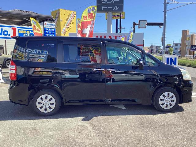 ノア  修復歴無 ETC バックカメラ ナビ 地デジTV 両側スライドドア スマートキー 電動格納ミラー 3列シート CVT CD Bluetooth エアコン パワーウィンドウ(4枚目)