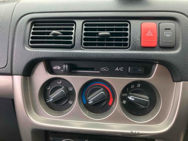 手の届きやすいところで簡単操作ができる空調付き！オールシーズンお好みの温度調節ができます。