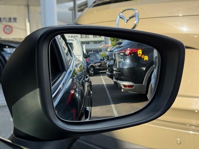 アクセラスポーツ １５Ｓ　１５Ｓ　自動ブレーキ、車線逸脱警報システム、クルーズコントロール、ナビＳＤ、３６０°ビューモニター、オートエアコン、ＢＳＭ、１６（5枚目）