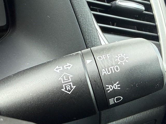 アクセラスポーツ １５Ｓ　１５Ｓ　自動ブレーキ、車線逸脱警報システム、クルーズコントロール、ナビＳＤ、３６０°ビューモニター、オートエアコン、ＢＳＭ、１６（8枚目）