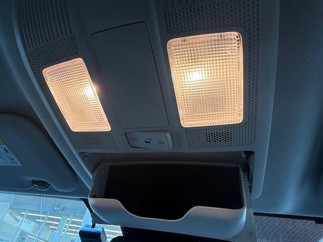 アクセラスポーツ １５Ｓ　１５Ｓ　自動ブレーキ、車線逸脱警報システム、クルーズコントロール、ナビＳＤ、３６０°ビューモニター、オートエアコン、ＢＳＭ、１６（12枚目）