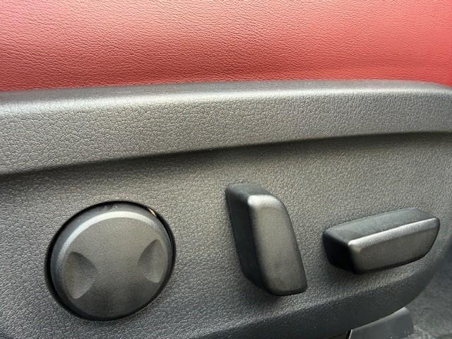 ＭＡＺＤＡ３ファストバック Ｘ　ツーリング　Ｘツーリング　バーガンディーレザーＰＫＧ　自動ブレーキ、誤発進抑制システム、レーダークルーズコントロール、Ｂｏｓｅ、電動シート、（5枚目）