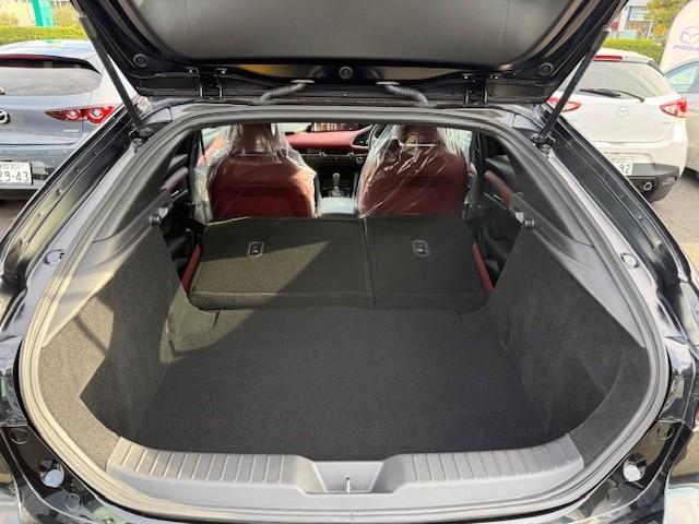 ＭＡＺＤＡ３ファストバック Ｘ　ツーリング　Ｘツーリング　バーガンディーレザーＰＫＧ　自動ブレーキ、誤発進抑制システム、レーダークルーズコントロール、Ｂｏｓｅ、電動シート、（18枚目）