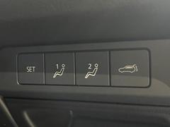 運転席はメモリー機能がついた電動パワーシートが装備されています。２つのポジションメモリースイッチとキーに記憶させることができます 7