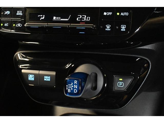 プリウス Ｓ　ハイブリッド　衝突被害軽減システム　オートクルーズコントロール　ＬＥＤヘッドランプ　１００Ｖ電源　メモリーナビ　バックカメラ　ＥＴＣ　ワンセグ　ミュージックプレイヤー接続可　ＣＤ　アルミホイール（12枚目）