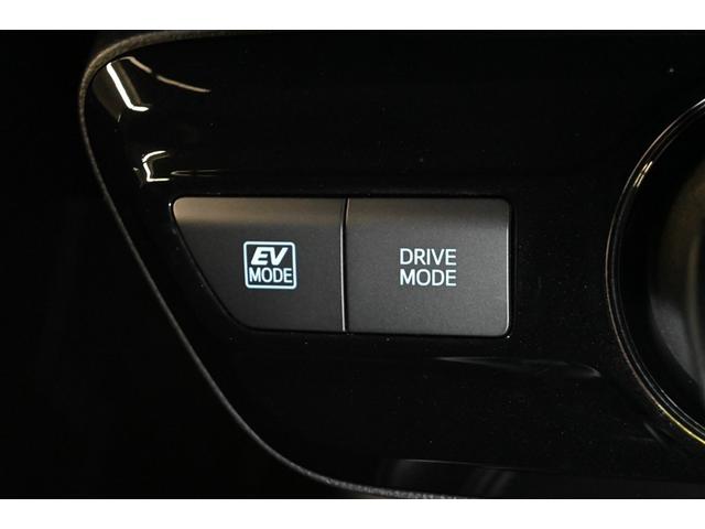 プリウス Ｓ　ハイブリッド　衝突被害軽減システム　オートクルーズコントロール　ＬＥＤヘッドランプ　１００Ｖ電源　メモリーナビ　バックカメラ　ＥＴＣ　ワンセグ　ミュージックプレイヤー接続可　ＣＤ　アルミホイール（13枚目）