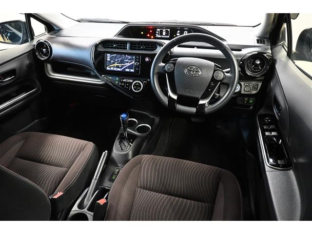 アクア Ｇ　ハイブリッド　衝突被害軽減システム　オートクルーズコントロール　メモリーナビ　バックカメラ　ＥＴＣ　フルセグ　ミュージックプレイヤー接続可　ＤＶＤ再生　ＣＤ　アルミホイール　スマートキー　キーレス（4枚目）