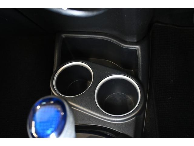 アクア Ｇ　ハイブリッド　衝突被害軽減システム　オートクルーズコントロール　メモリーナビ　バックカメラ　ＥＴＣ　フルセグ　ミュージックプレイヤー接続可　ＤＶＤ再生　ＣＤ　アルミホイール　スマートキー　キーレス（13枚目）