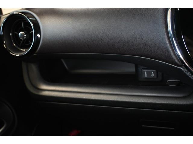 アクア Ｇ　ハイブリッド　衝突被害軽減システム　オートクルーズコントロール　メモリーナビ　バックカメラ　ＥＴＣ　フルセグ　ミュージックプレイヤー接続可　ＤＶＤ再生　ＣＤ　アルミホイール　スマートキー　キーレス（16枚目）