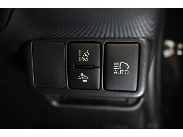 アクア Ｇ　ハイブリッド　衝突被害軽減システム　オートクルーズコントロール　メモリーナビ　バックカメラ　ＥＴＣ　フルセグ　ミュージックプレイヤー接続可　ＤＶＤ再生　ＣＤ　アルミホイール　スマートキー　キーレス（25枚目）