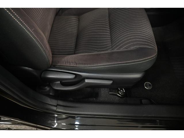 アクア Ｇ　ハイブリッド　衝突被害軽減システム　オートクルーズコントロール　メモリーナビ　バックカメラ　ＥＴＣ　フルセグ　ミュージックプレイヤー接続可　ＤＶＤ再生　ＣＤ　アルミホイール　スマートキー　キーレス（27枚目）