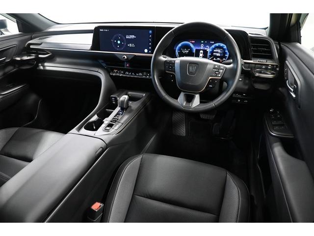 クラウンクロスオーバー Ｇアドバンスド・レザーパッケージ　４ＷＤ　ハイブリッド　衝突被害軽減システム　革シート　オートクルーズコントロール　ＬＥＤヘッドランプ　１００Ｖ電源　バックカメラ　ＥＴＣ　ドラレコ　フルセグ　ミュージックプレイヤー接続可　スマートキー（4枚目）