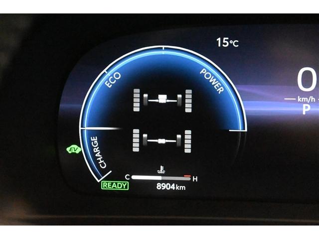 クラウンクロスオーバー Ｇアドバンスド・レザーパッケージ　４ＷＤ　ハイブリッド　衝突被害軽減システム　革シート　オートクルーズコントロール　ＬＥＤヘッドランプ　１００Ｖ電源　バックカメラ　ＥＴＣ　ドラレコ　フルセグ　ミュージックプレイヤー接続可　スマートキー（7枚目）