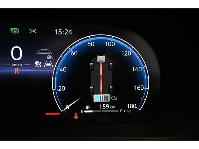 クラウンクロスオーバー Ｇアドバンスド・レザーパッケージ　４ＷＤ　ハイブリッド　衝突被害軽減システム　革シート　オートクルーズコントロール　ＬＥＤヘッドランプ　１００Ｖ電源　バックカメラ　ＥＴＣ　ドラレコ　フルセグ　ミュージックプレイヤー接続可　スマートキー（8枚目）