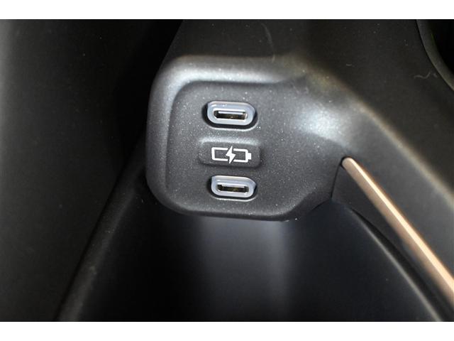 クラウンクロスオーバー Ｇアドバンスド・レザーパッケージ　４ＷＤ　ハイブリッド　衝突被害軽減システム　革シート　オートクルーズコントロール　ＬＥＤヘッドランプ　１００Ｖ電源　バックカメラ　ＥＴＣ　ドラレコ　フルセグ　ミュージックプレイヤー接続可　スマートキー（14枚目）