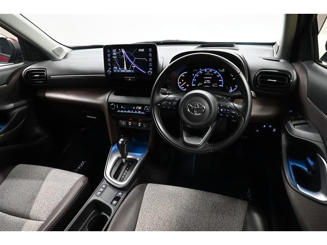 ヤリスクロス ハイブリッドＺ　展示・試乗車　ハイブリッド　衝突被害軽減システム　オートクルーズコントロール　ＬＥＤヘッドランプ　１００Ｖ電源　メモリーナビ　バックカメラ　ＥＴＣ　ドラレコ　ミュージックプレイヤー接続可　ＤＶＤ再生（4枚目）