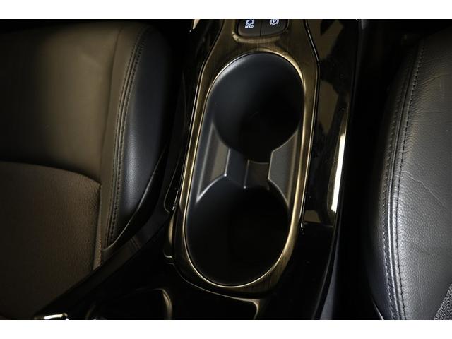 カローラクロス ハイブリッド　Ｚ　ハイブリッド　衝突被害軽減システム　オートクルーズコントロール　ＬＥＤヘッドランプ　１００Ｖ電源　メモリーナビ　バックカメラ　ＥＴＣ　ドラレコ　ミュージックプレイヤー接続可　アルミホイール　キーレス（15枚目）