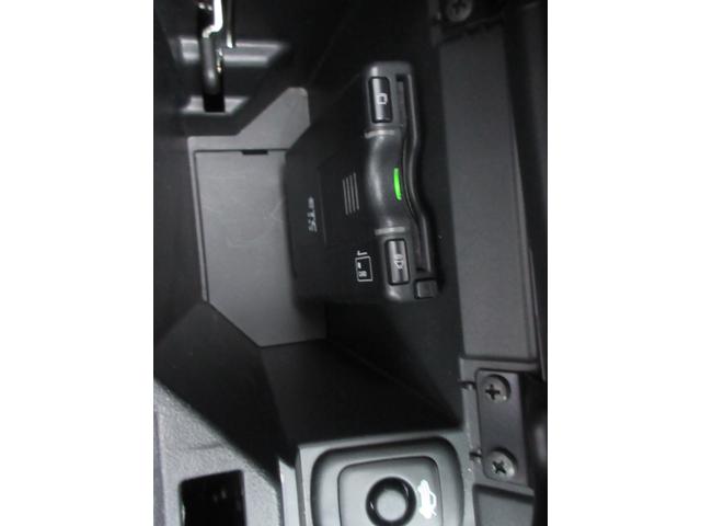 コペン エクスプレイ　Ｓ　ドライブレコーダー　ＥＴＣ　ＬＥＤヘッドランプ　スマートキー　シートヒーター　ＭＴ　盗難防止システム　ＡＢＳ　ＥＳＣ　ＵＳＢ　アルミホイール　衝突安全ボディ　エアコン　パワーステアリング（9枚目）