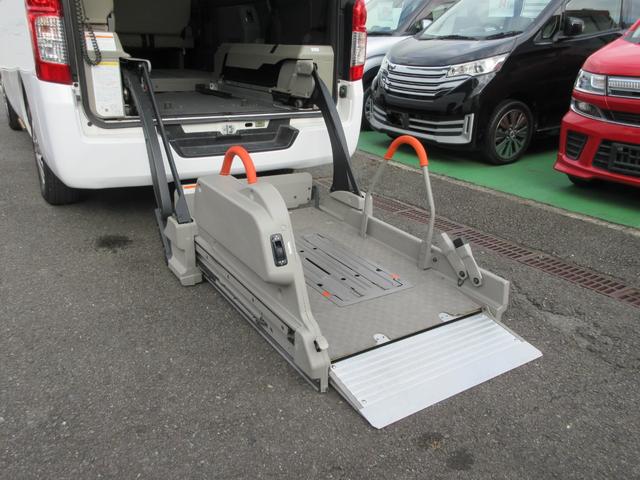 NV350キャラバンバン 福祉車輌 バックカメラ スライドドア 電動格納ミラー AT CD エアコン パワーウィンドウ 運転席エアバッグ 助手席エアバッグ(2枚目)