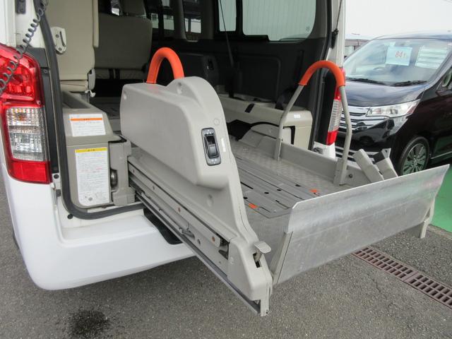 NV350キャラバンバン 福祉車輌 バックカメラ スライドドア 電動格納ミラー AT CD エアコン パワーウィンドウ 運転席エアバッグ 助手席エアバッグ(3枚目)