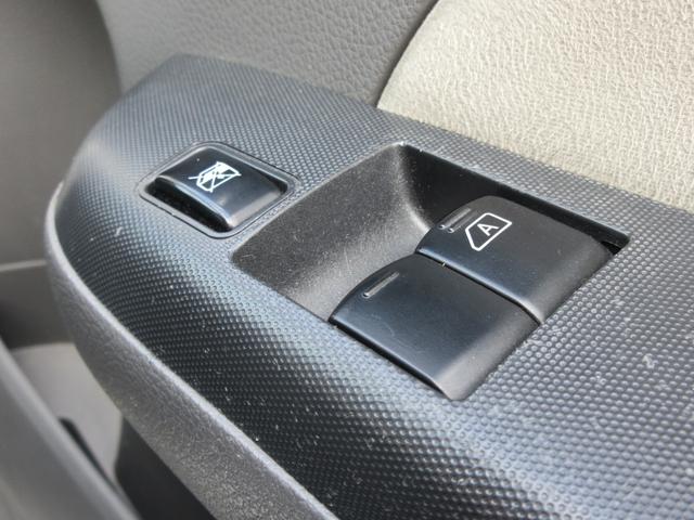 NV350キャラバンバン 福祉車輌 バックカメラ スライドドア 電動格納ミラー AT CD エアコン パワーウィンドウ 運転席エアバッグ 助手席エアバッグ(12枚目)