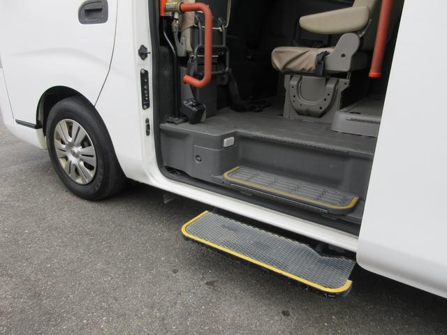 NV350キャラバンバン 福祉車輌 バックカメラ スライドドア 電動格納ミラー AT CD エアコン パワーウィンドウ 運転席エアバッグ 助手席エアバッグ(26枚目)