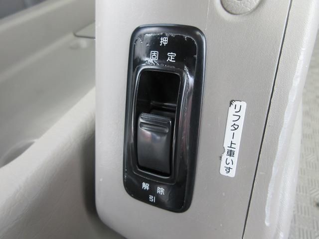 NV350キャラバンバン 福祉車輌 バックカメラ スライドドア 電動格納ミラー AT CD エアコン パワーウィンドウ 運転席エアバッグ 助手席エアバッグ(27枚目)