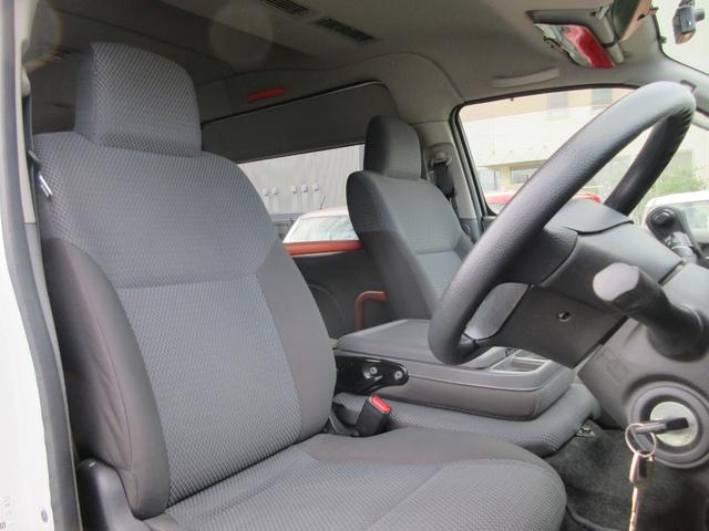 NV350キャラバンバン 福祉車輌 バックカメラ スライドドア 電動格納ミラー AT CD エアコン パワーウィンドウ 運転席エアバッグ 助手席エアバッグ(30枚目)