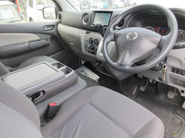 NV350キャラバンバン 福祉車輌 バックカメラ スライドドア 電動格納ミラー AT CD エアコン パワーウィンドウ 運転席エアバッグ 助手席エアバッグ(31枚目)