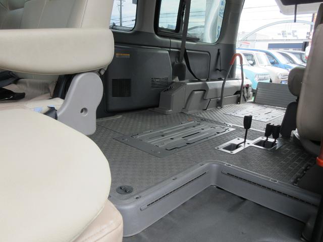 NV350キャラバンバン 福祉車輌 バックカメラ スライドドア 電動格納ミラー AT CD エアコン パワーウィンドウ 運転席エアバッグ 助手席エアバッグ(35枚目)