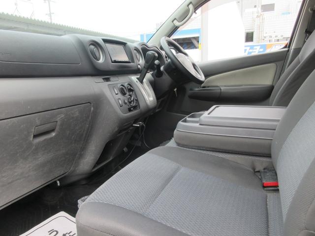 NV350キャラバンバン 福祉車輌 バックカメラ スライドドア 電動格納ミラー AT CD エアコン パワーウィンドウ 運転席エアバッグ 助手席エアバッグ(39枚目)
