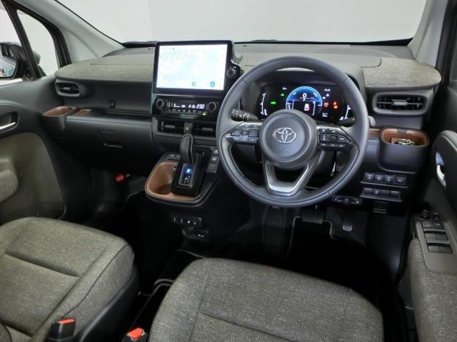 シエンタ ハイブリッドＺ　ハイブリッド　ワンオーナー　安全装備　衝突被害軽減システム　横滑り防止機能　ＡＢＳ　エアバッグ　オートクルーズコントロール　盗難防止装置　バックカメラ　ＥＴＣ　ドラレコ　ミュージックプレイヤー接続可（10枚目）