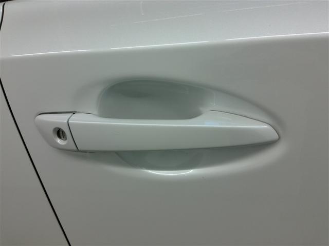 ＣＴ ＣＴ２００ｈ　ハイブリッド　ワンオーナー　安全装備　横滑り防止機能　ＡＢＳ　エアバッグ　盗難防止装置　バックカメラ　ＥＴＣ　ミュージックプレイヤー接続可　ＣＤ　スマートキー　キーレス　フル装備　アルミホイール（7枚目）