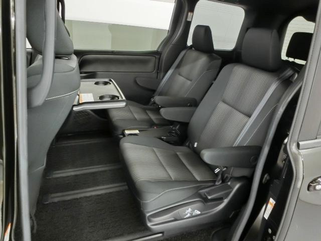 ヴォクシー ＺＳ　ワンオーナー　衝突被害軽減システム　横滑り防止機能　ＡＢＳ　エアバッグ　オートクルーズコントロール　盗難防止装置　アイドリングストップ　バックカメラ　後席モニター　ＥＴＣ　ドラレコ　ＣＤ　スマートキー（12枚目）