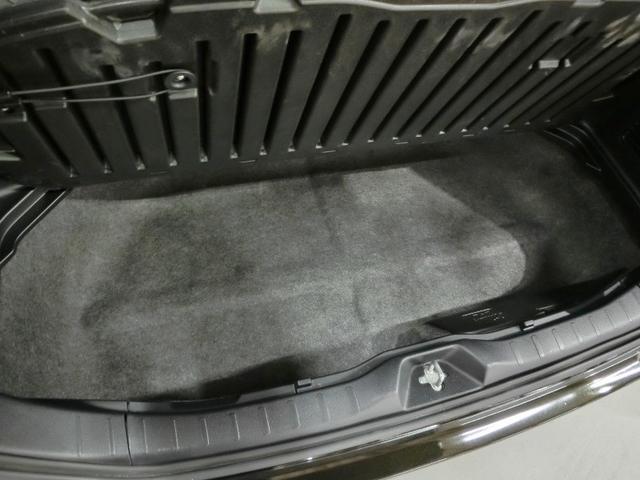 ヴォクシー ＺＳ　ワンオーナー　衝突被害軽減システム　横滑り防止機能　ＡＢＳ　エアバッグ　オートクルーズコントロール　盗難防止装置　アイドリングストップ　バックカメラ　後席モニター　ＥＴＣ　ドラレコ　ＣＤ　スマートキー（18枚目）