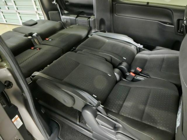 ノア ハイブリッドG ハイブリッド ワンオーナー 衝突被害軽減システム 横滑り防止機能 ABS エアバッグ オートクルーズコントロール 盗難防止装置 バックカメラ ETC ドラレコ ミュージックプレイヤー接続可 CD(7枚目)