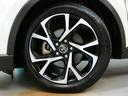 車のデザインにマッチした純正アルミホイール