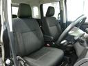 運転席側からの前席ビューです。内装色はブラック系ですので汚れも目立ちにくいです♪