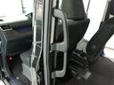 アシストグリップで乗り降りをサポートします。