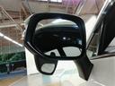 ドアミラーは電動格納機能もあります。駐車する際にこの機能があると大変便利ですね。