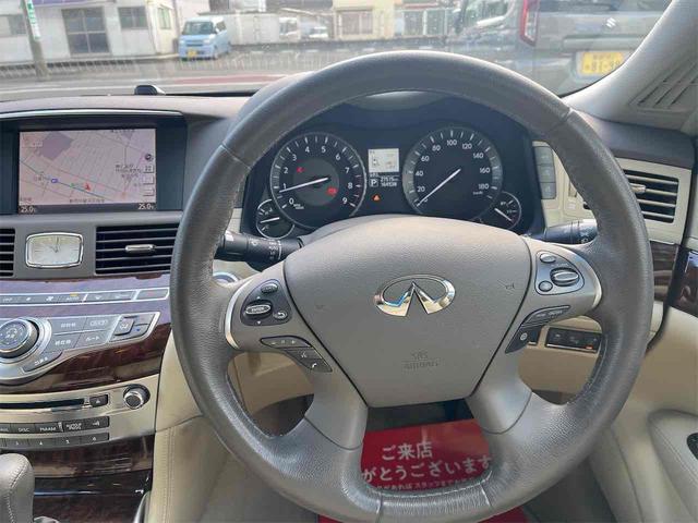 フーガ ３７０ＧＴ　ＥＴＣ　クリアランスソナー　レーンアシスト　オートクルーズコントロール　衝突被害軽減システム　全周囲カメラ　ナビ　アルミホイール　オートライト　ＬＥＤヘッドランプ　ＡＴ　シートエアコン　スマートキー（3枚目）