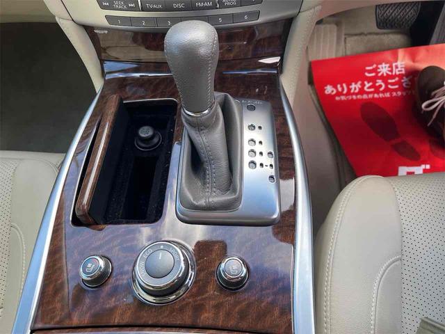 フーガ ３７０ＧＴ　ＥＴＣ　クリアランスソナー　レーンアシスト　オートクルーズコントロール　衝突被害軽減システム　全周囲カメラ　ナビ　アルミホイール　オートライト　ＬＥＤヘッドランプ　ＡＴ　シートエアコン　スマートキー（5枚目）