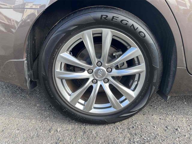 フーガ ３７０ＧＴ　ＥＴＣ　クリアランスソナー　レーンアシスト　オートクルーズコントロール　衝突被害軽減システム　全周囲カメラ　ナビ　アルミホイール　オートライト　ＬＥＤヘッドランプ　ＡＴ　シートエアコン　スマートキー（19枚目）